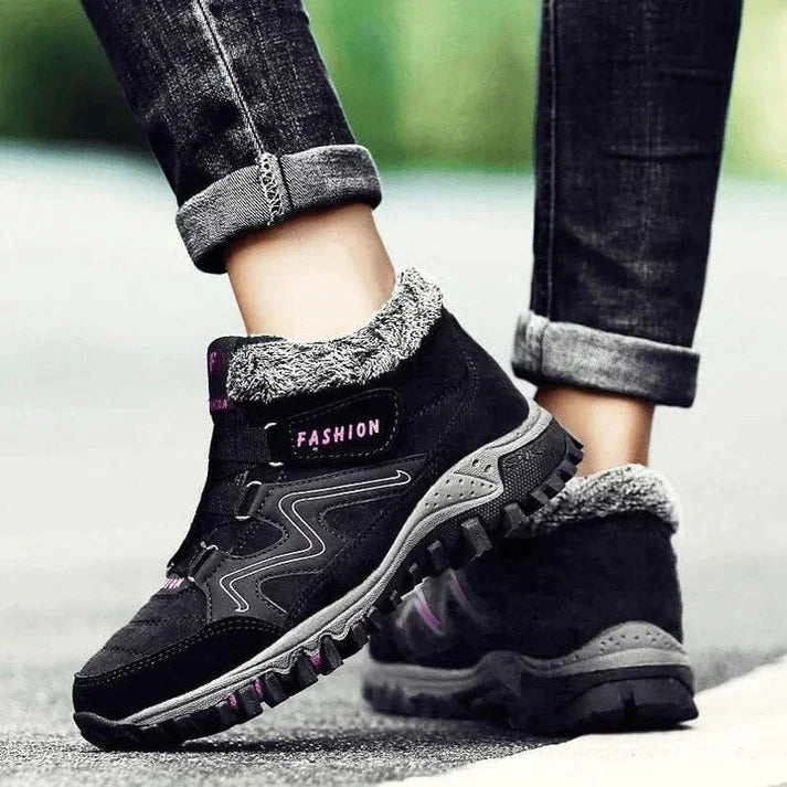 Eloise - Fur Lined Hiking Sneakers — Black Red