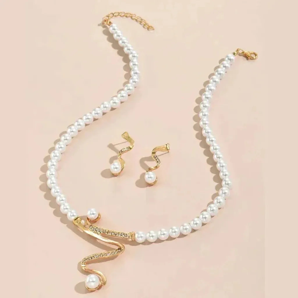Faye - Pearl Necklace and Earring Set