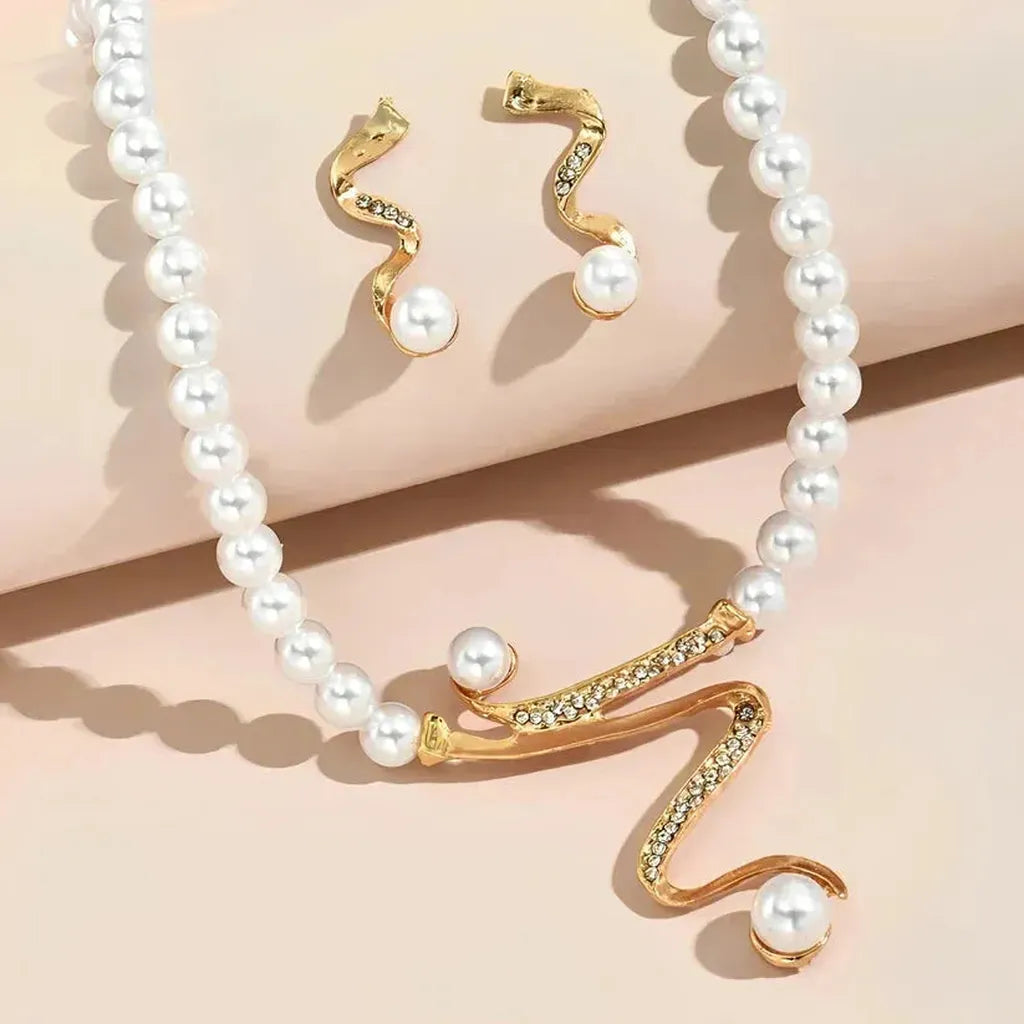 Faye - Pearl Necklace and Earring Set