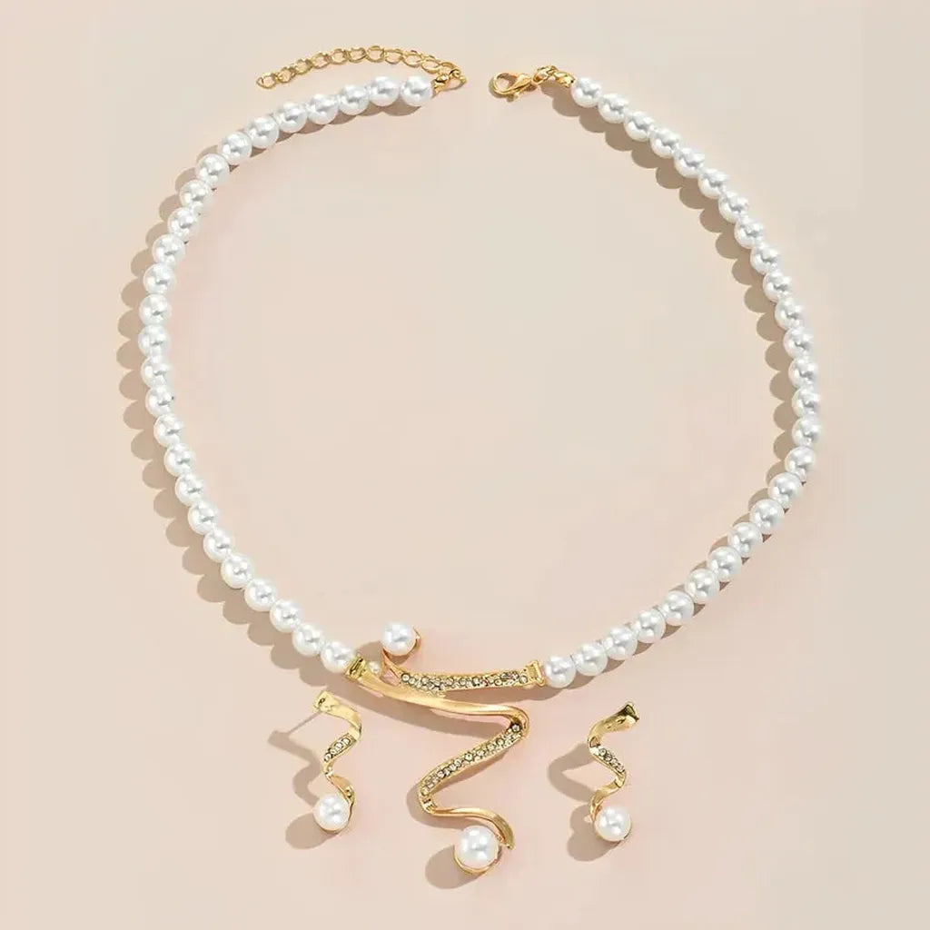 Faye - Pearl Necklace and Earring Set