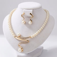 Faye - Pearl Necklace and Earring Set