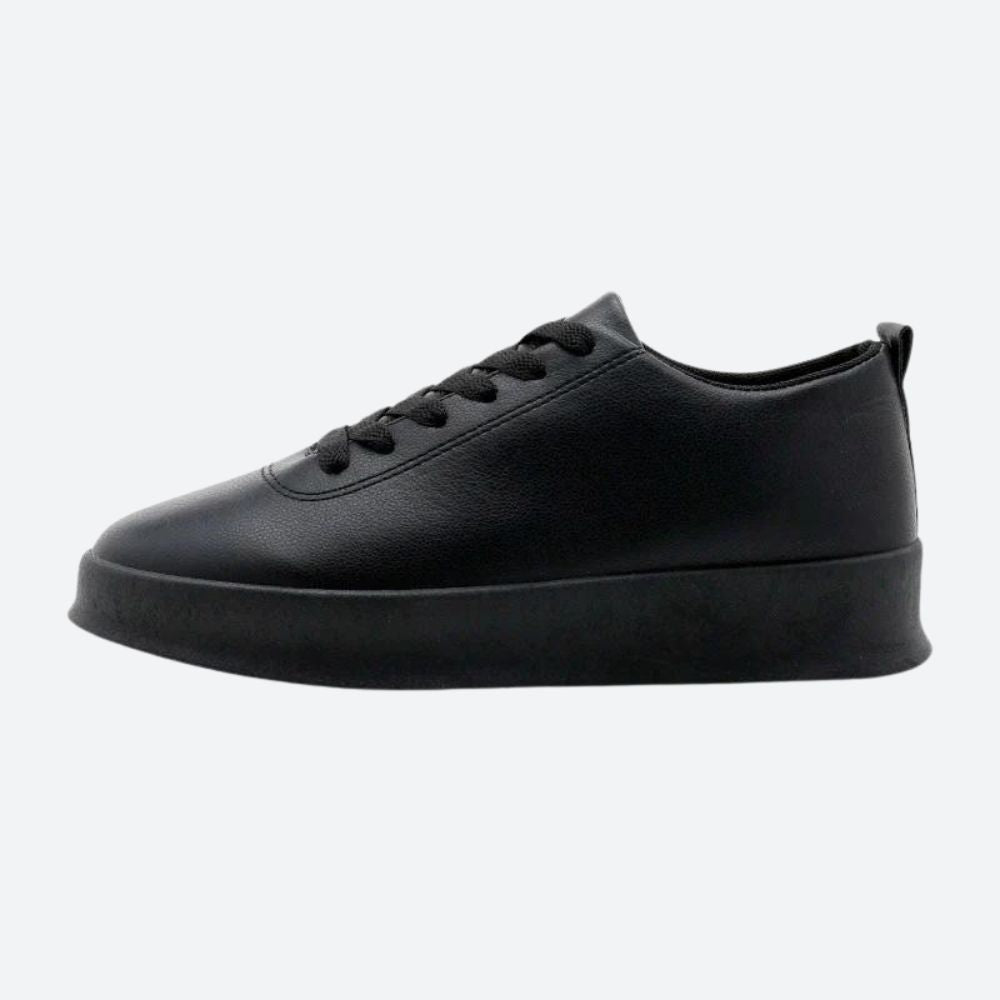 Geoffrey - Minimal Leather Trainers — Black