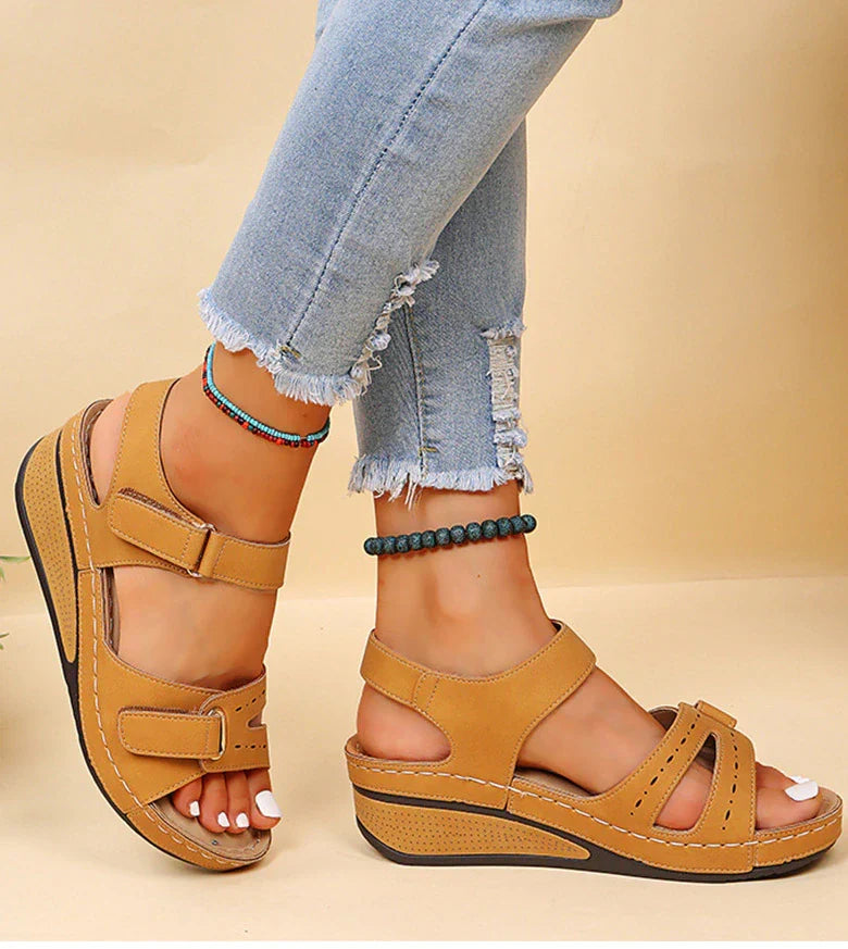 Alberta - Platform Buckle Sandals — Brown